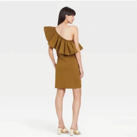 ONE SHOULDER RUFFLE PLUS SIZE DRESS - Picture 2 of 6